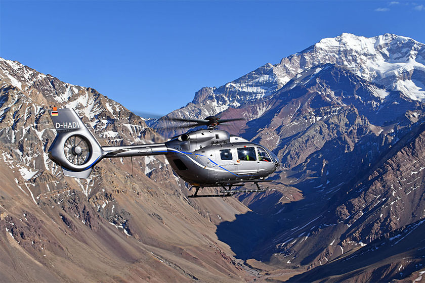 برای اولین بار یک هلیکوپتر ایرباس در ارتفاع ۷ هزار متری فرود آمد