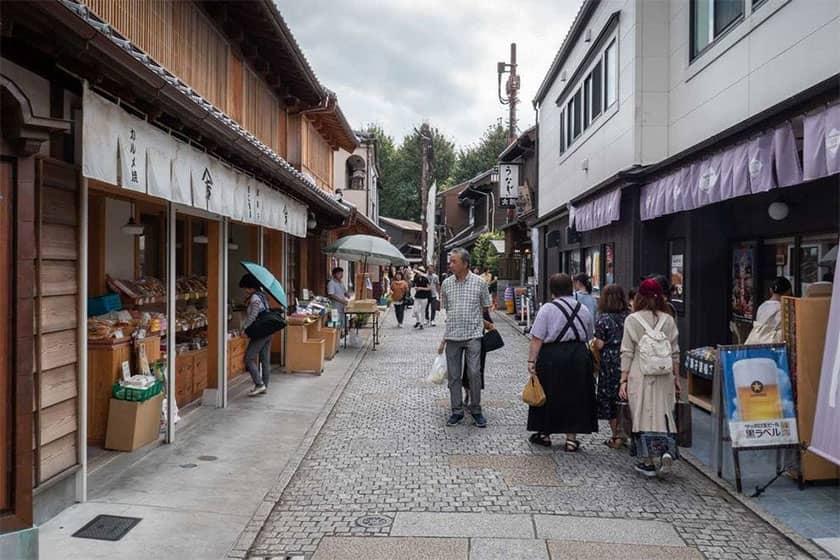 ۱۰ مغازه معروف در کوچه شیرینی فروشی کاواگوئه، ژاپن