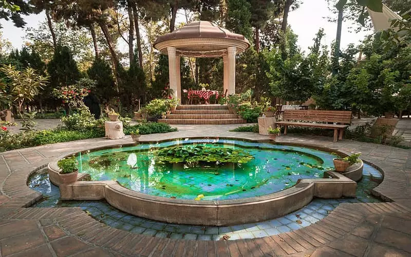 یادبود حافظیه شیراز در باغ نگارستان