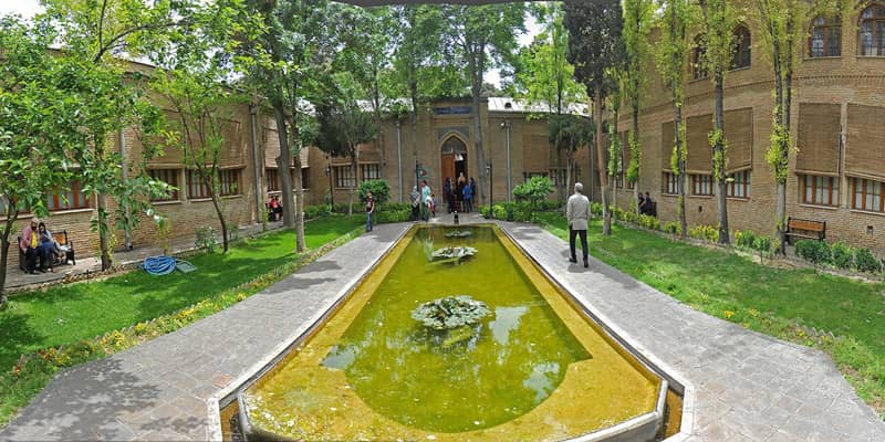 ورودی موزه کمال الملک باغ نگارستان