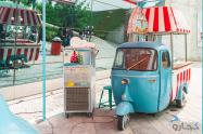 بستنی فروشی با موتور سه چرخ در فودکورت خودرویی عباس آباد