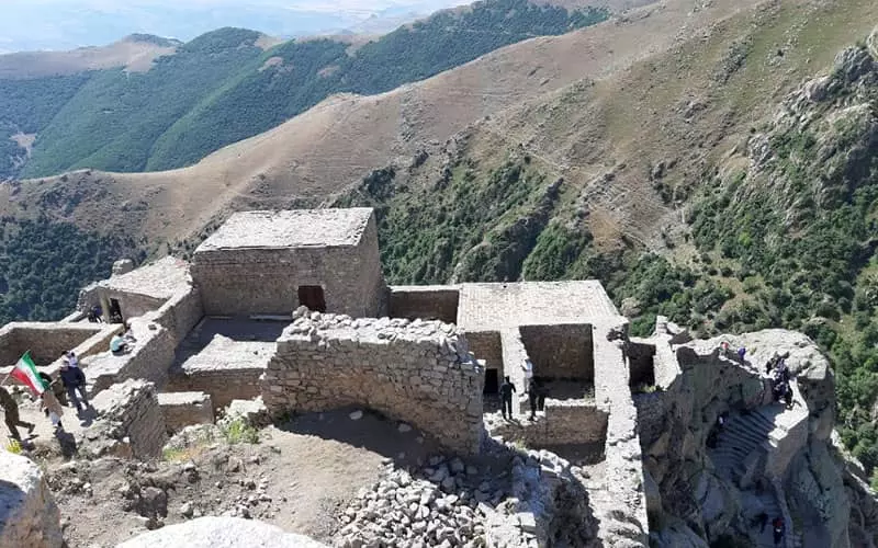 قلعه بابک کلیبر بر فراز کوه
