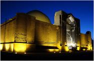 نمایی از گنبد مسجد کبود تبریز در شب