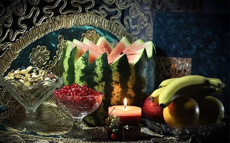 هندوانه و انار و میوه در شب یلدا