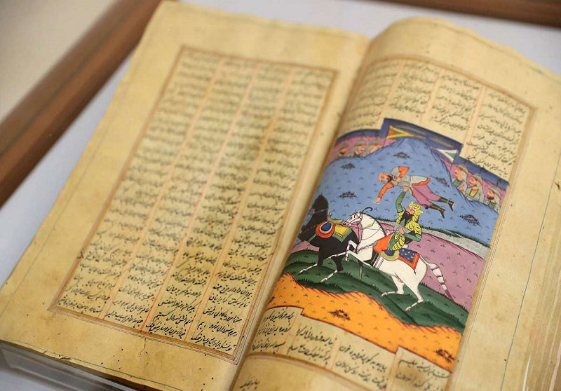 تصویری از نسخه های اولیه شاهنامه در موزه آستان قدس