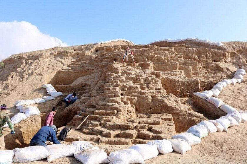  بقایای یک دژ تاریخی در محوطه باستانی ریوی کشف شد