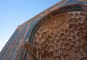 گچ بری و کاشی کاری طاق ورودی مسجد بایزید بسطامی