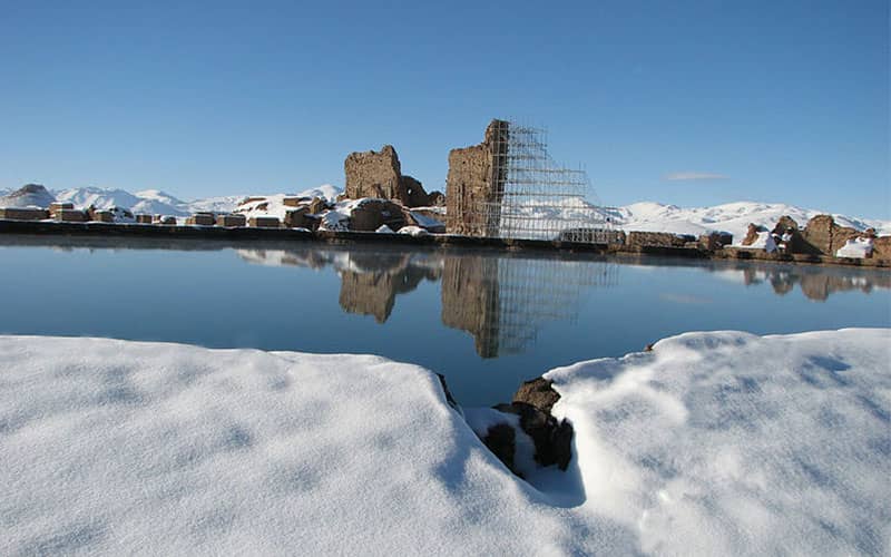 دریاچه تخت سلیمان در زمستان
