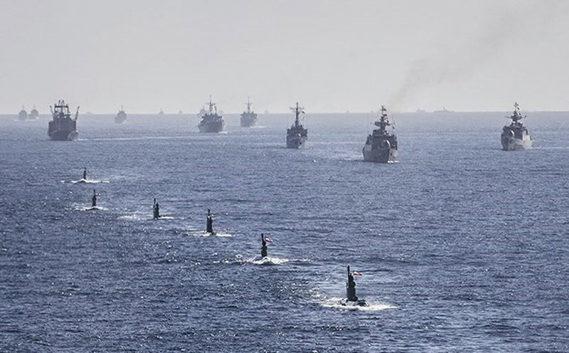 مانور نیروهای نظامی نیروی دریایی ایران در تنگه هرمز