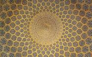 سقف طاووسی شکل مسجد شیخ لطف الله