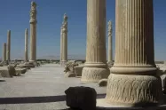 ستون های کاخ آپادانا در پرسپولیس
