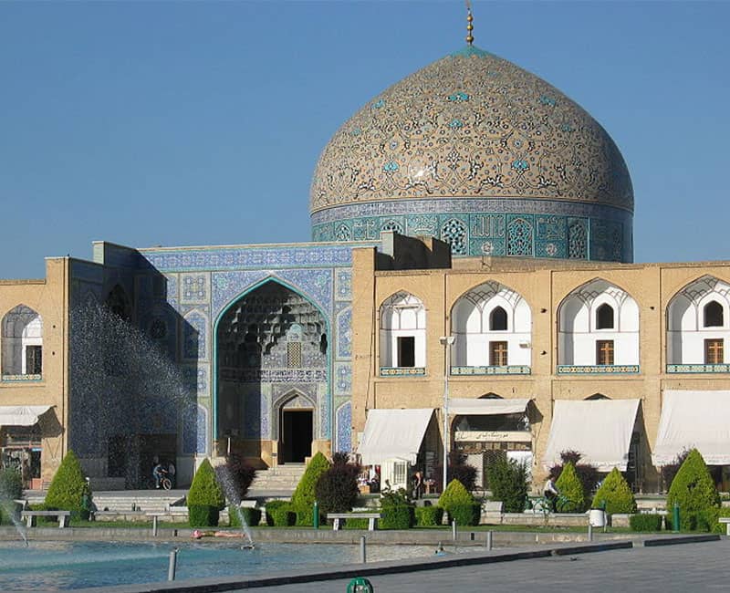 نمای بیرونی مسجد شیخ لطف الله