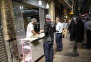 نانوایی در بازار تجریش