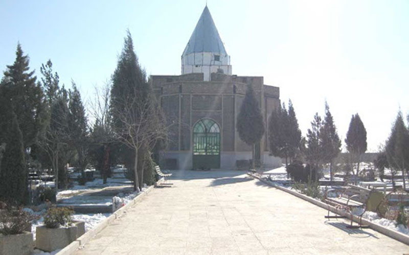 امامزاده سید رضا اسلامشهر با گنبد مخروطی