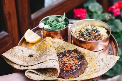 طرز تهیه غذاهای محلی اصفهان؛ از بریان تا خورش ماست   