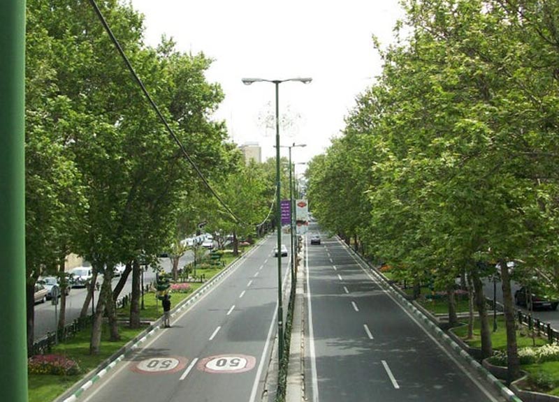 نمایی هوایی از بلوار میرداماد و درخت های کنار خیابان
