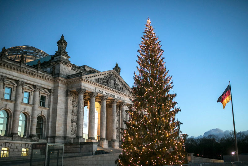 تزئین درخت کریسمس زیبا در کشور آلمان