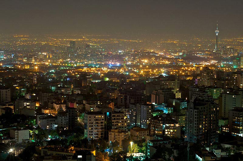 نمای تهران در شب از بام تهران در ولنجک