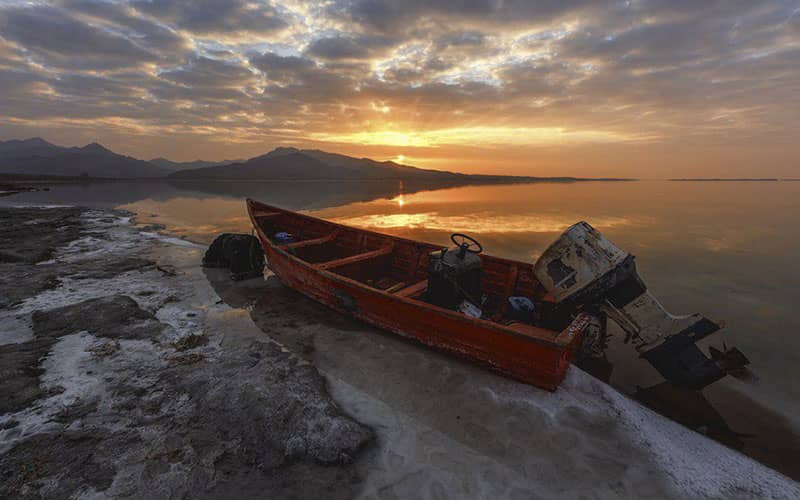 غروب خورشید در دریاچه ارومیه