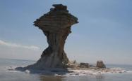 صخره ای زیبا در دریاچه ارومیه