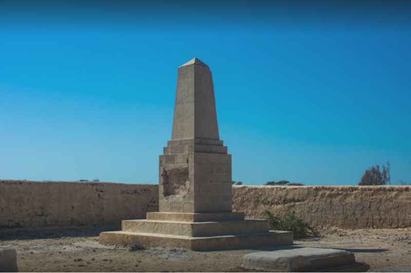 نماد سنگی در قبرستان تاریخی قشم