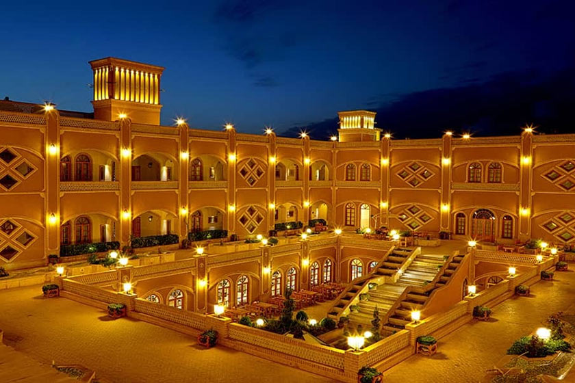 هتل "داد" یزد؛ اقامت تاریخی در سرزمین بادگیرها