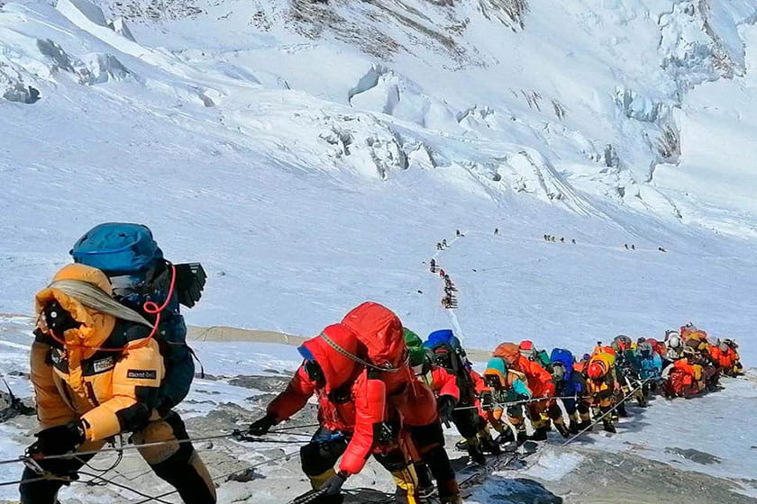 شیوع جهانی کرونا صعود به اورست را متوقف کرد