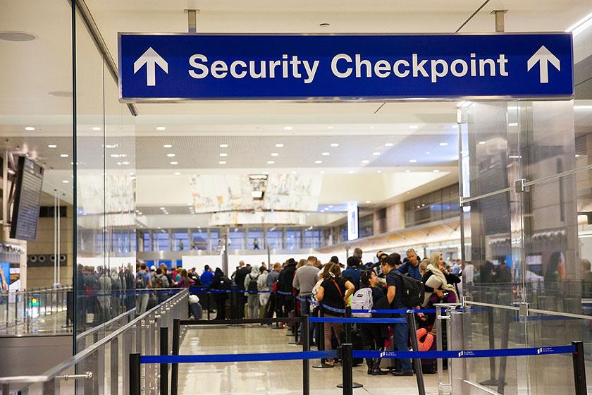 رفتارهای اشتباهی که مسافران در بازرسی‌ فرودگاه انجام می‌دهند