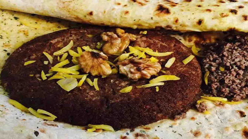 با انواع غذاها و شیرینی‌های سنتی اصفهان آشنا شوید