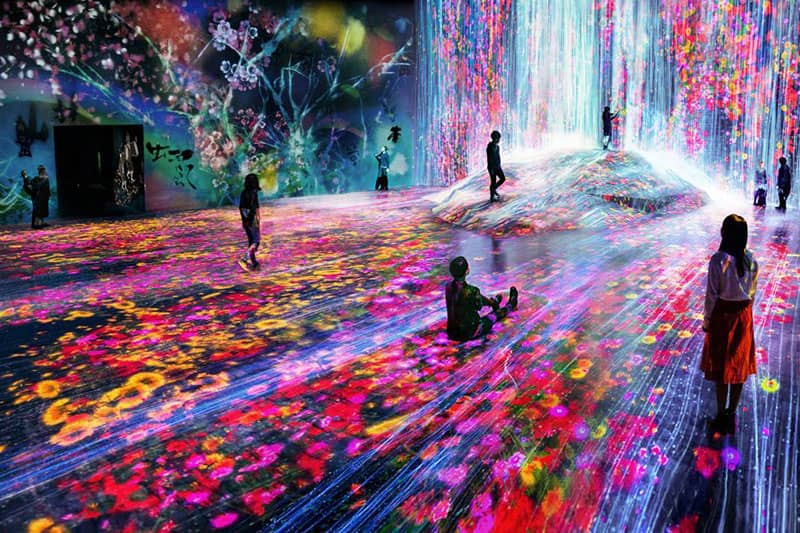 آبشار رنگارنگ در موزه تیم لب پلنتز توکیو