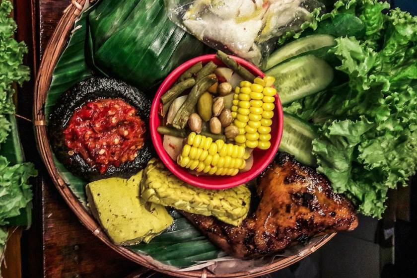 خوردن این خوراکی‌ها را در سفر به اندونزی فراموش کنید