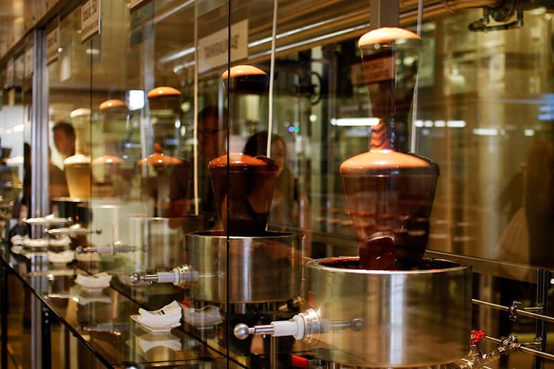 دستگاه های تولید شکلات در کارخانه شکلات سازی زوتر