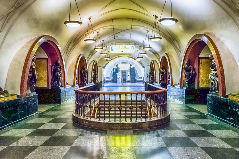 با تور مجازی به تماشای تاریخ جذاب و معماری متروی مسکو بنشینید