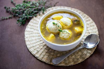 طرز تهیه سوپ مرغ و ماتسو بال؛ غذای سنتی عید پسح یهودیان