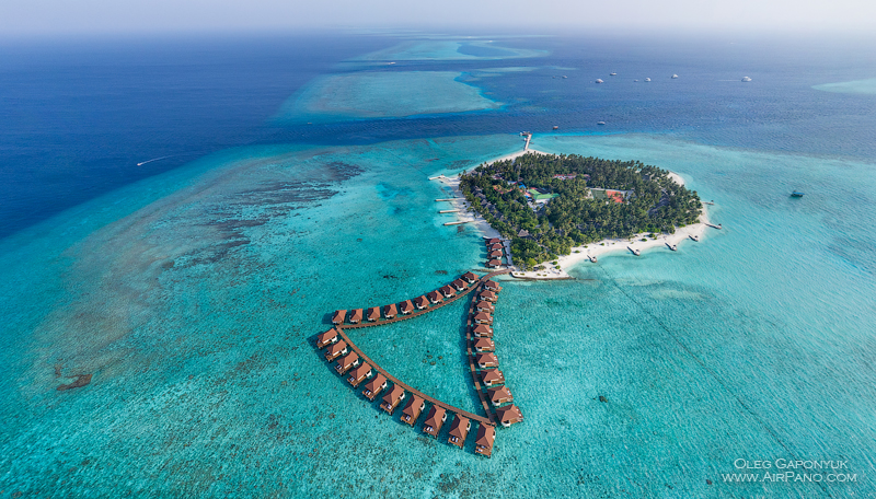 کلبه های چوبی در حاشیه  جزیره مالدیو