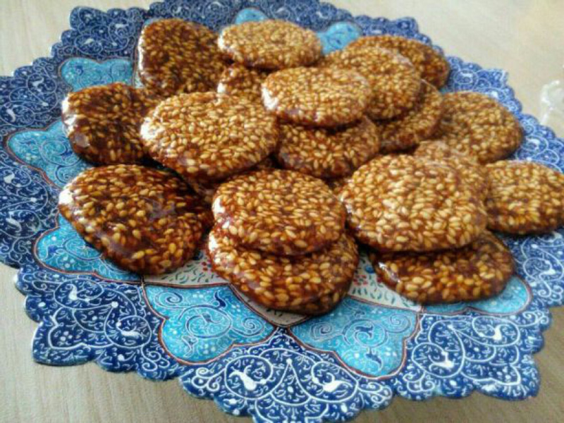 شیرینی کنجدی از سوغات مشهور کردستان