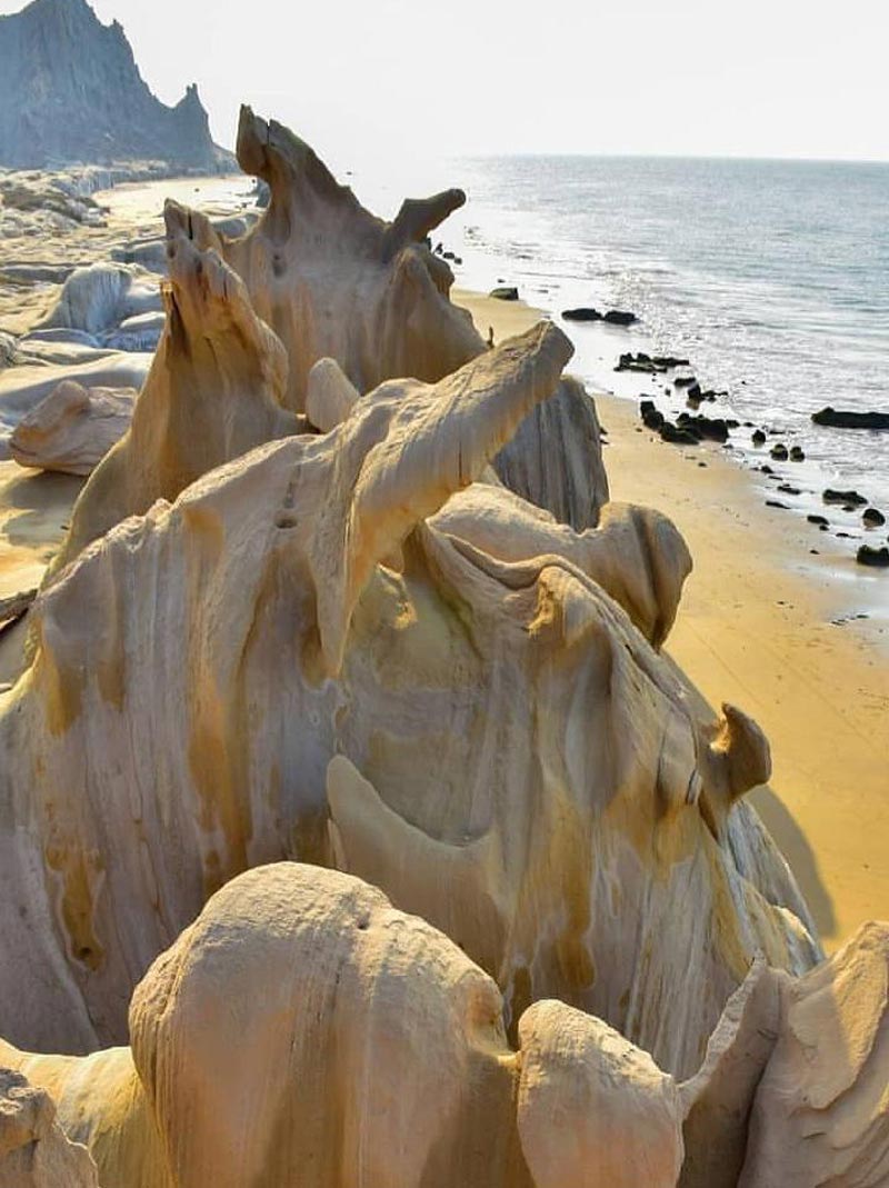 صخره‌های ساحل مکسر