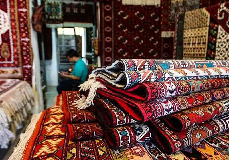 فرش دستباف از سوغات استان کردستان