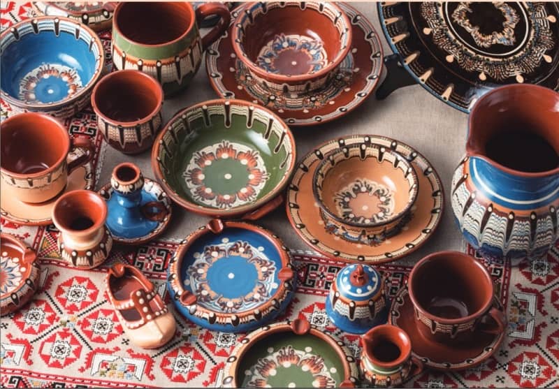 ظرف های سفالی رنگارنگ به عنوان سوغاتی باکو