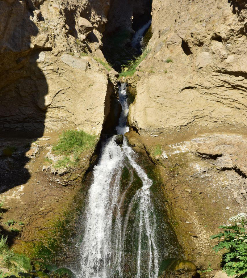 آبشار دو قلوی شیروان دره