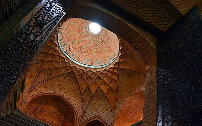 سقف سازه ای تاریخی آجری با نورگیر