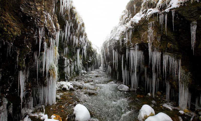 چشمه ها و آبشارهای یخ زده شیروان دره