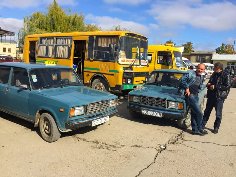 اتوبوس ها و تاکسی های باکو