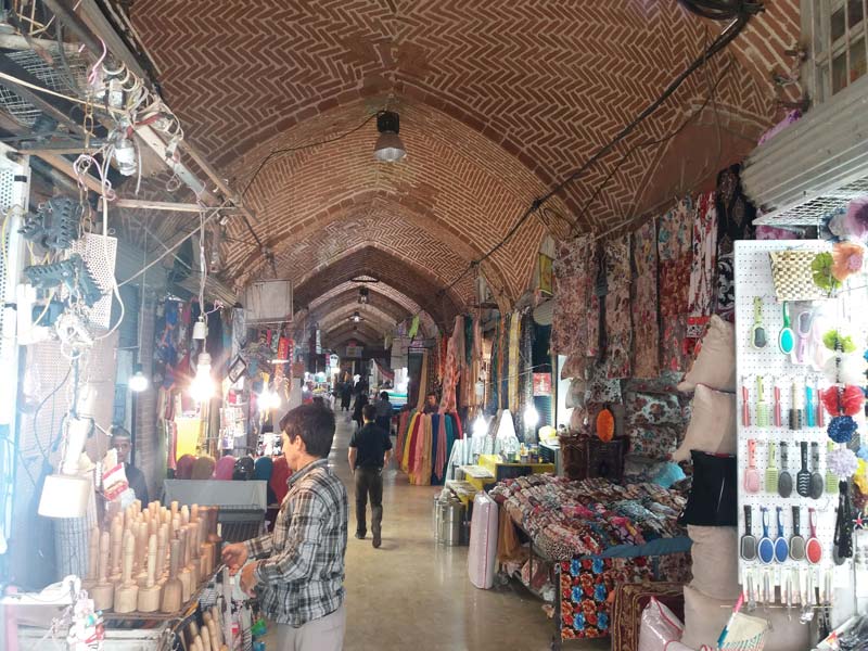 فضای داخلی بازار سنتی و سرپوشیده سنندج