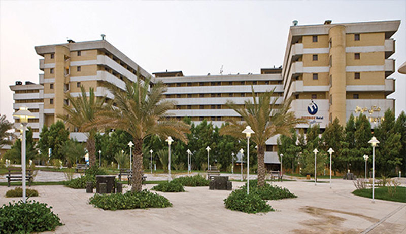 ساختمان و محوطه ورودی هتل هرمز بندر عباس
