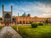 نمایی از میدان نقش جهان اصفهان در بهار
