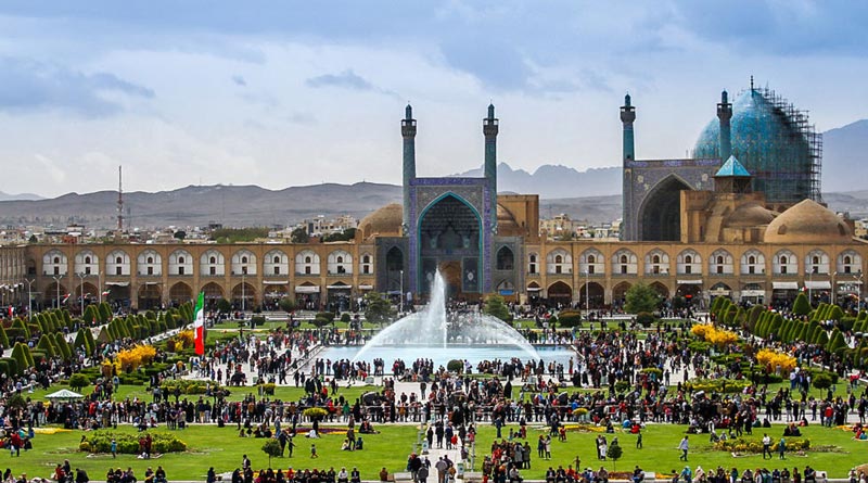 شلوغی جمعیت میدان نقش جهان اصفهان در نوروز