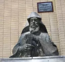 تندیس خاچاطور کساراتسی، سازنده اولین چاپخانه در ایران در ورودی موزه وانک
