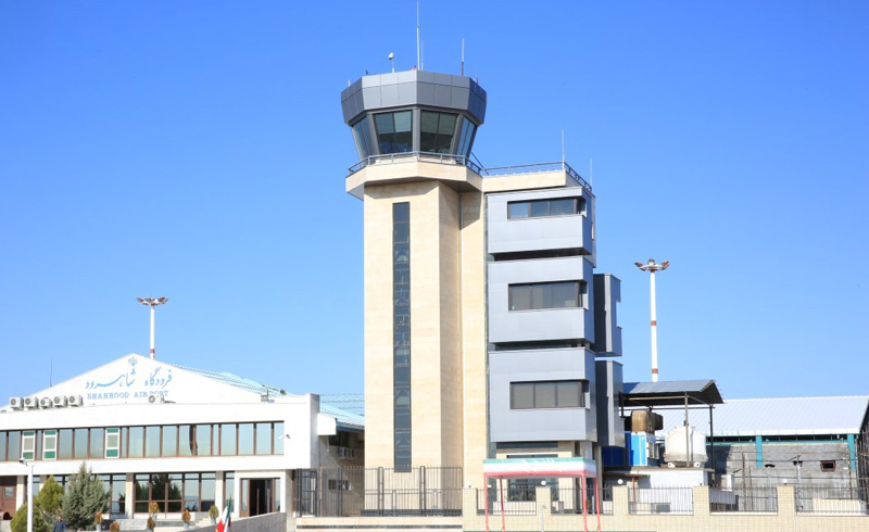 نمای برج مراقبت و ورودی فرودگاه شاهرود