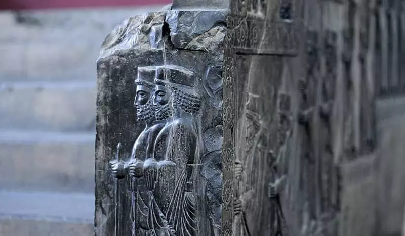 نقش برجسته تخت جمشید در موزه ایران باستان